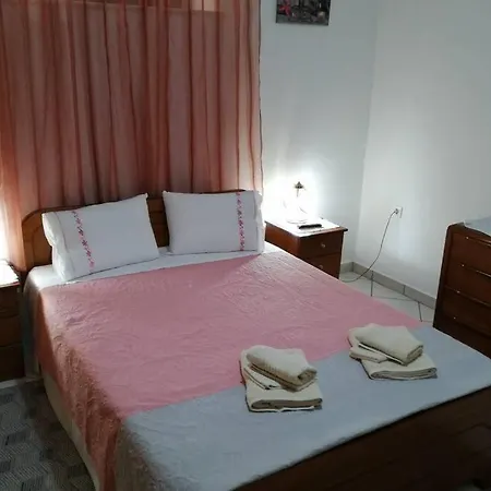 Metaxia's & Maria's House Apartment *