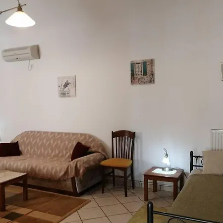Metaxia's & Maria's House Apartment