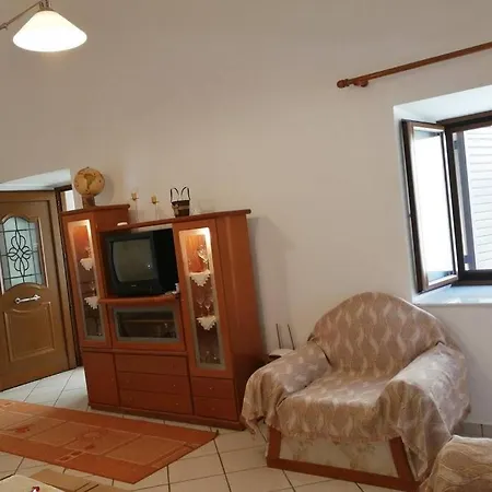 Metaxia's & Maria's House Apartment *