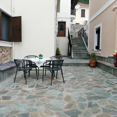 Metaxia's & Maria's House Apartment Leonidio